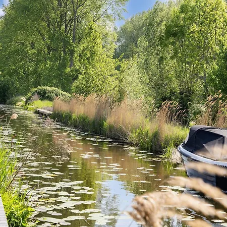 In Near Kaag Lakes Oud Ade